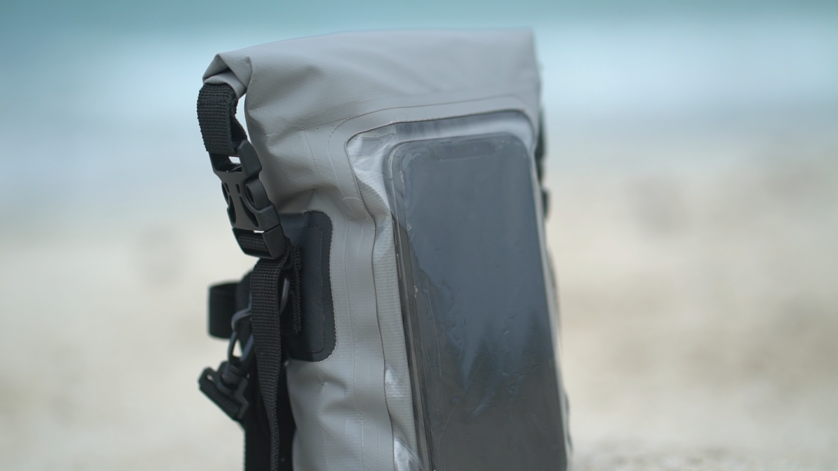 Phone Tote Dry Bag – Grey Geckobrands - Imagen 6