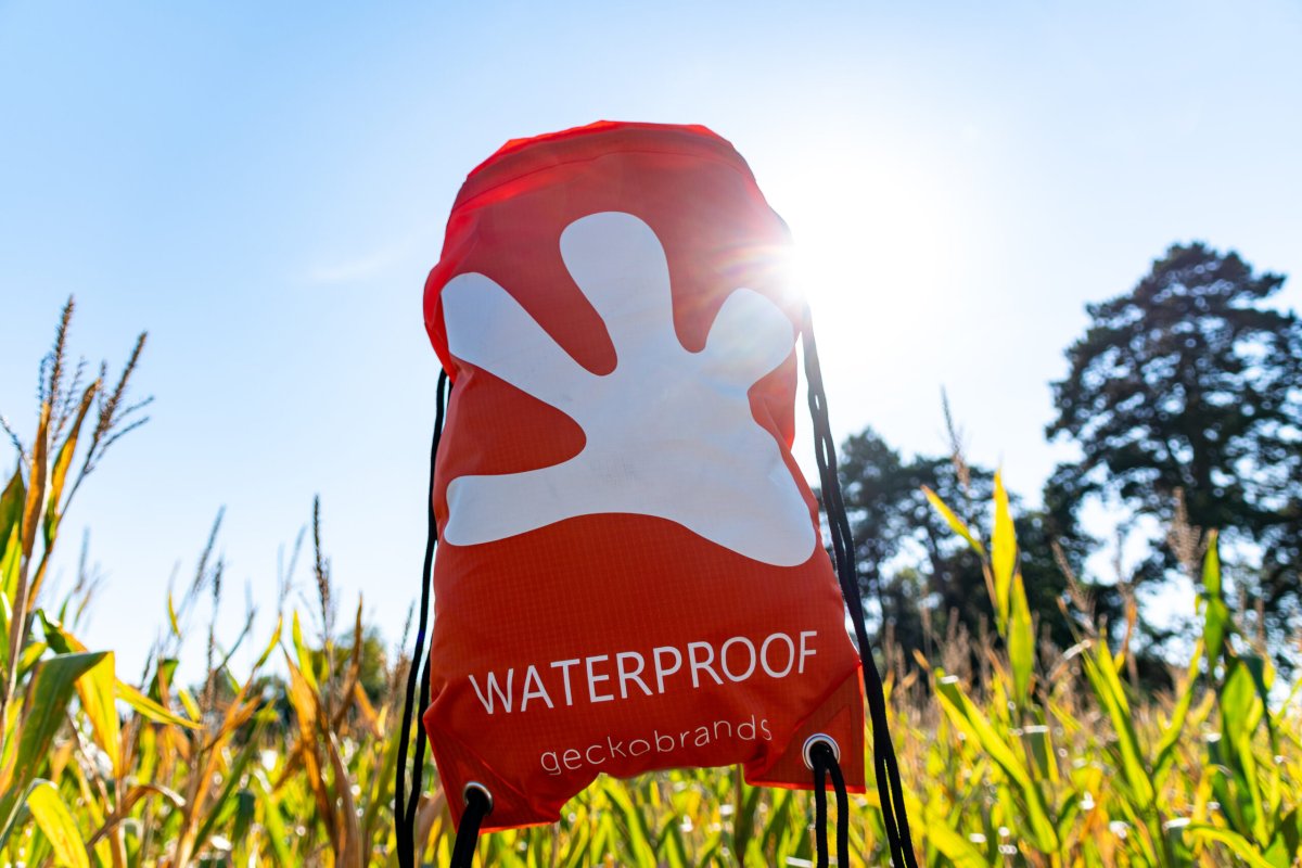 Drawstring WP Backpack – Red Black Geckobrands - Imagen 7