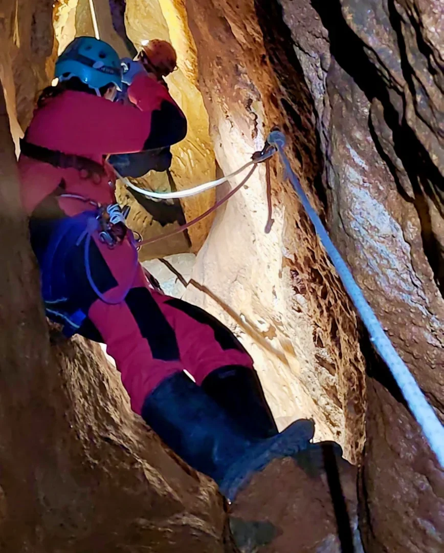 Pre-venta Mono Espeleología Akawi Fucsia - Imagen 4