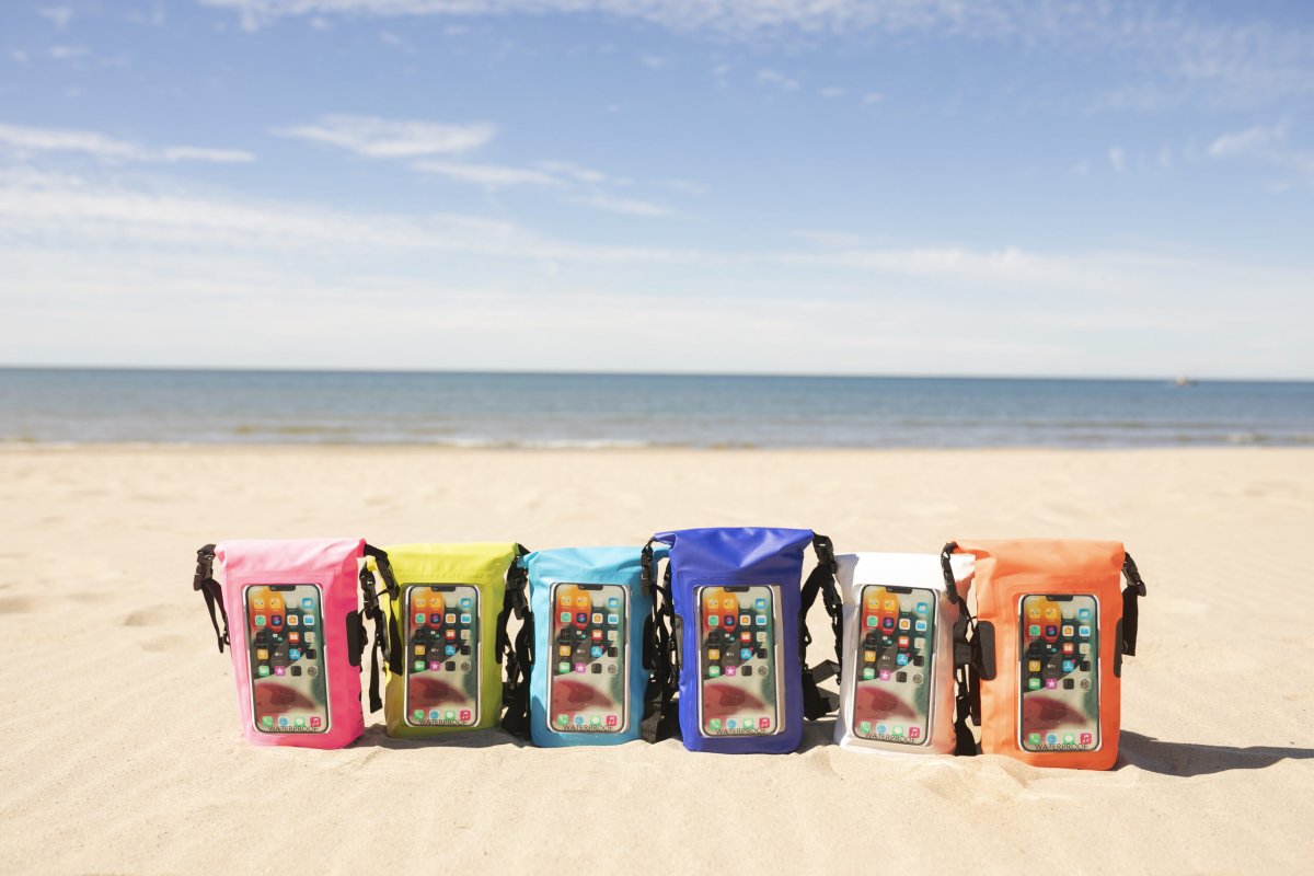 Phone Tote Dry Bag – Royal Blue Geckobrands - Imagen 6