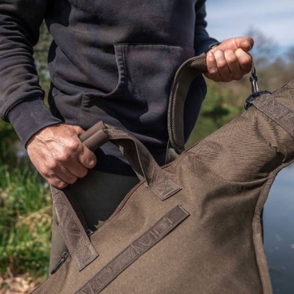 AVID CARP COMPOUND DOUBLE ROD SLEEVE 10′ funda dos cañas con correa para el ombro - Imagen 3