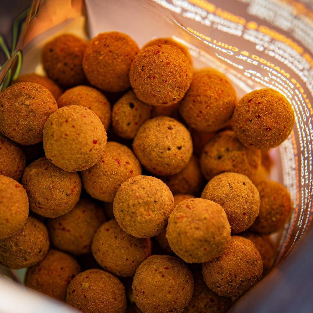 KROM QUALITY BOILIES SOLUBLES MANGO CHILI 20 mm 800 gr - Imagen 3