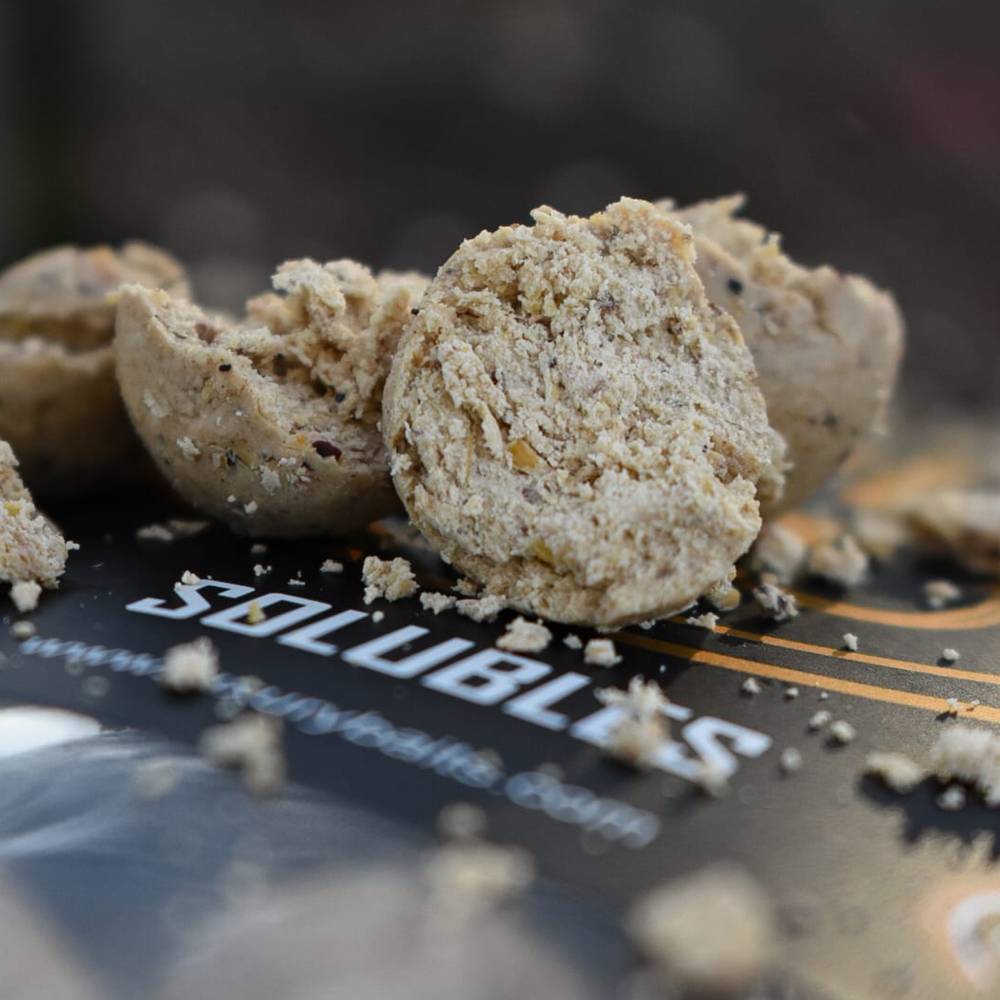 Luxury Baits Piña Coco Boilies 20 mm 1 kg Solubles - Imagen 3
